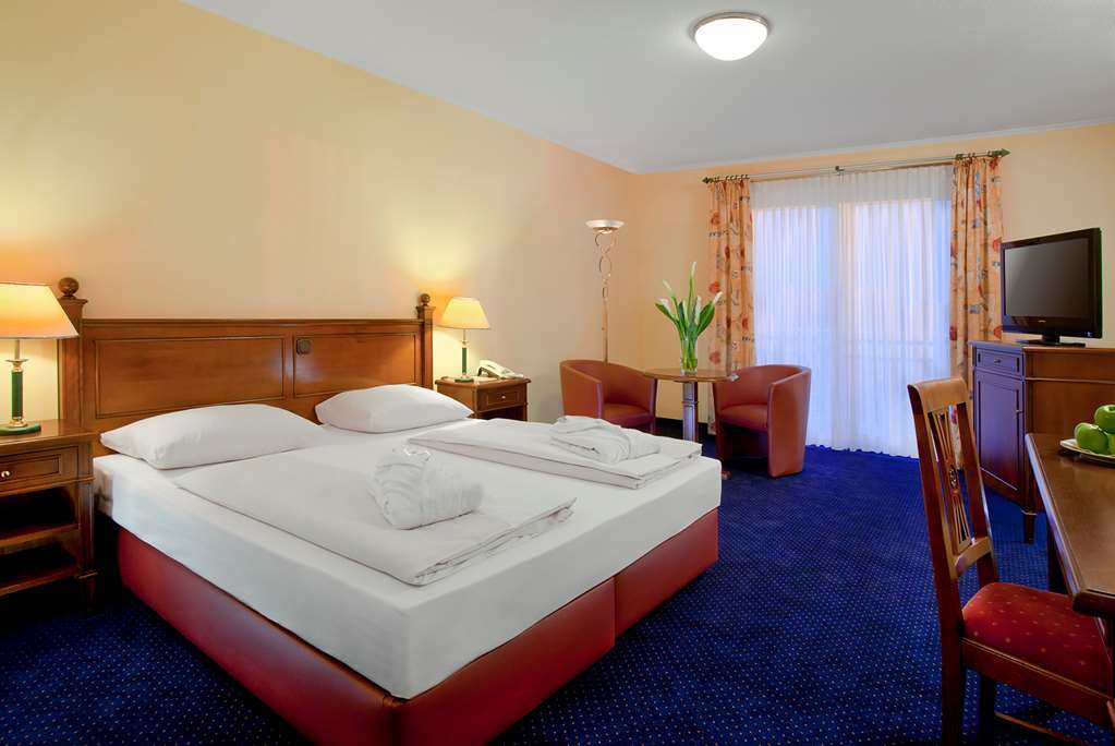 באד גיגינג Dorint Marc Aurel Spa & Golf Resort חדר תמונה